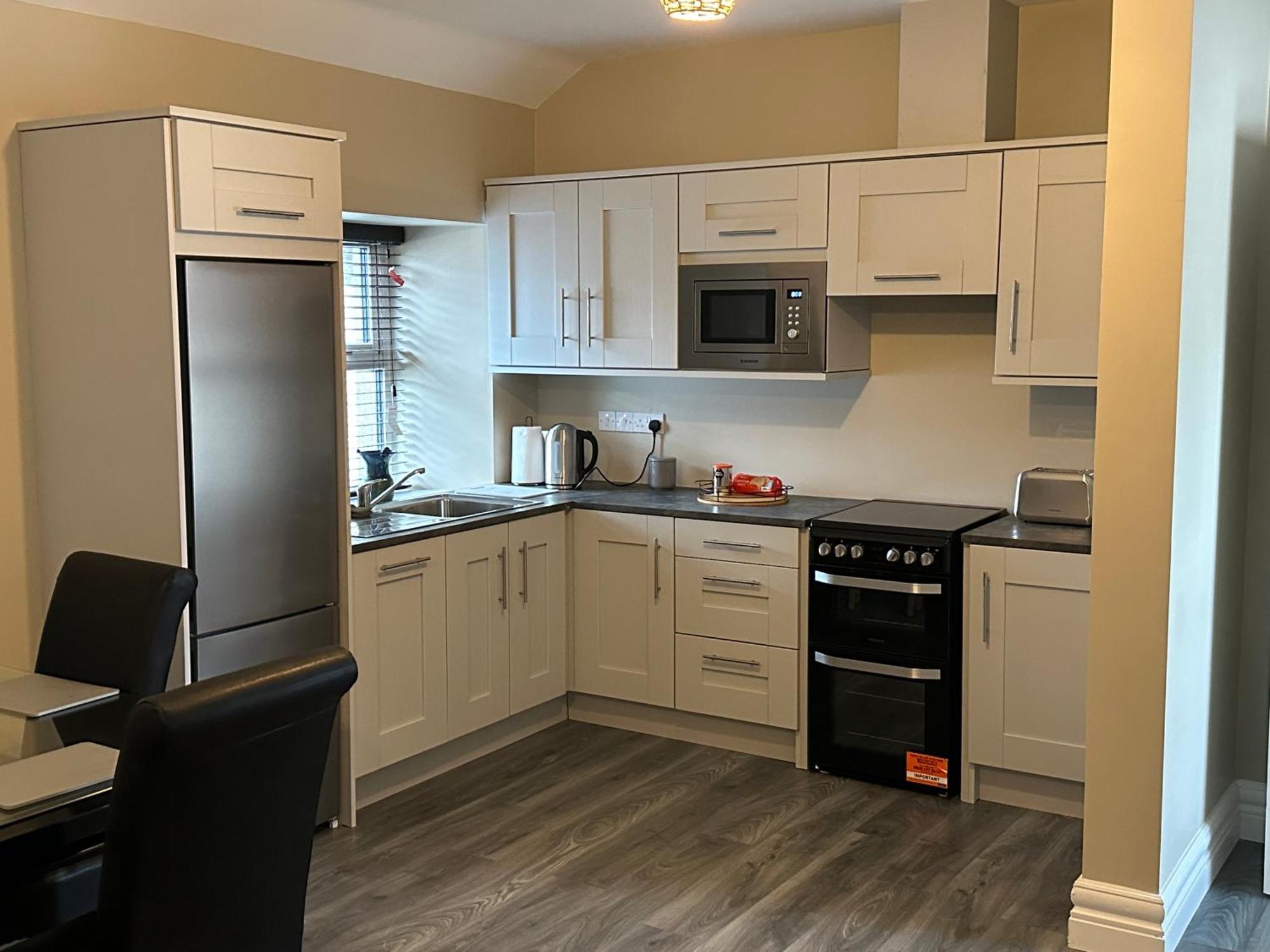 Adams Complex Apartment Тъламор Екстериор снимка