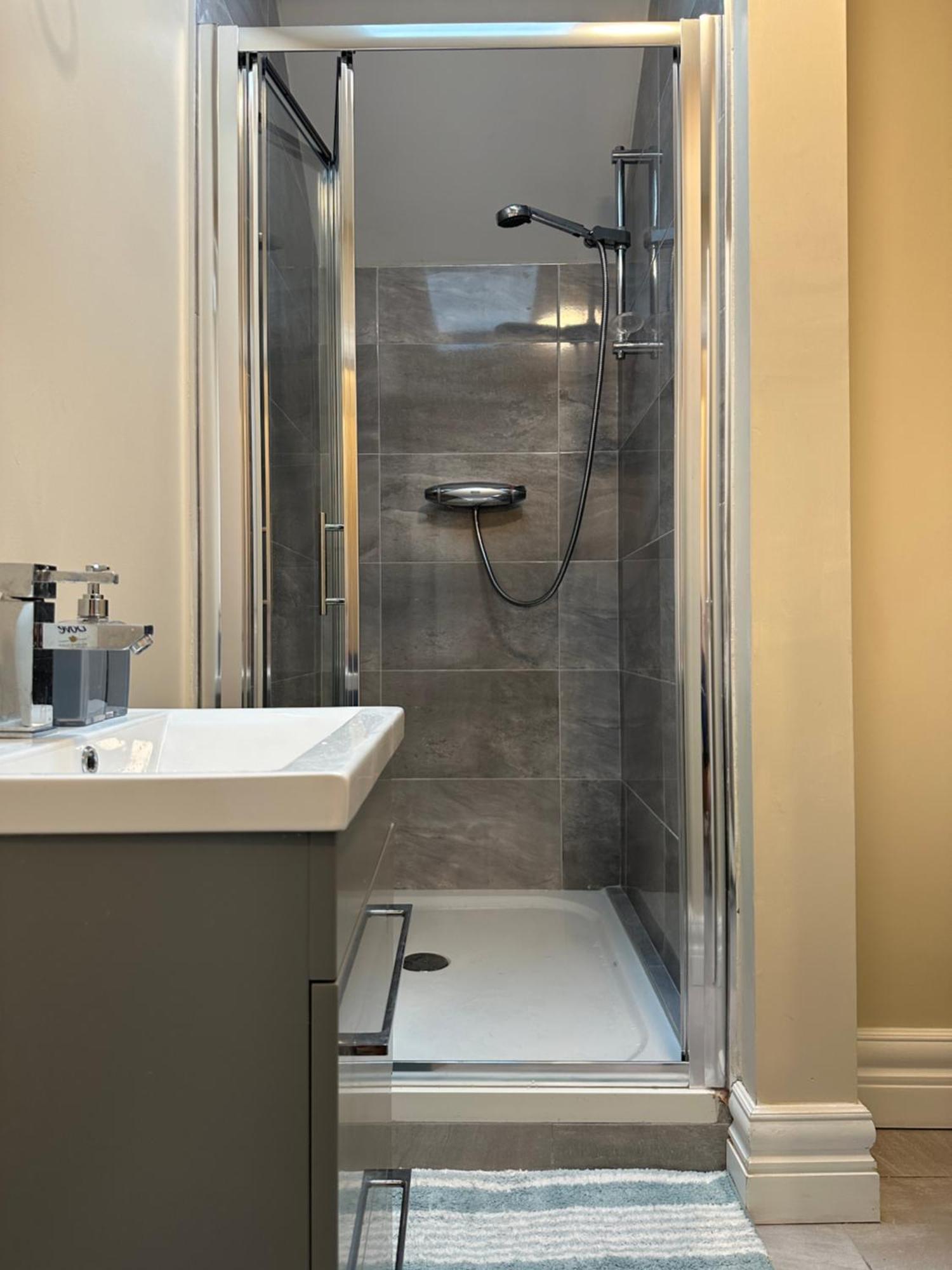 Adams Complex Apartment Тъламор Екстериор снимка